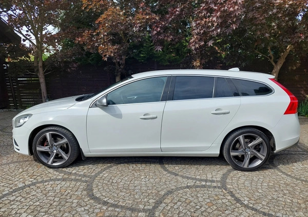 Volvo V60 cena 42400 przebieg: 149000, rok produkcji 2013 z Sejny małe 596